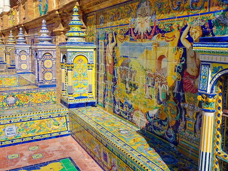 Kleurrijke keramische tegels met historische afbeeldingen