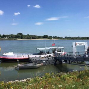 Veerpont bij oversteek tussen wal en schip.