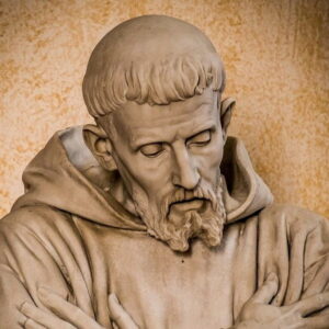 Zandstenen beeld van Franciscus.