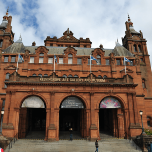 Kelvingrove Kunstmuseum en galerij vooraanzicht